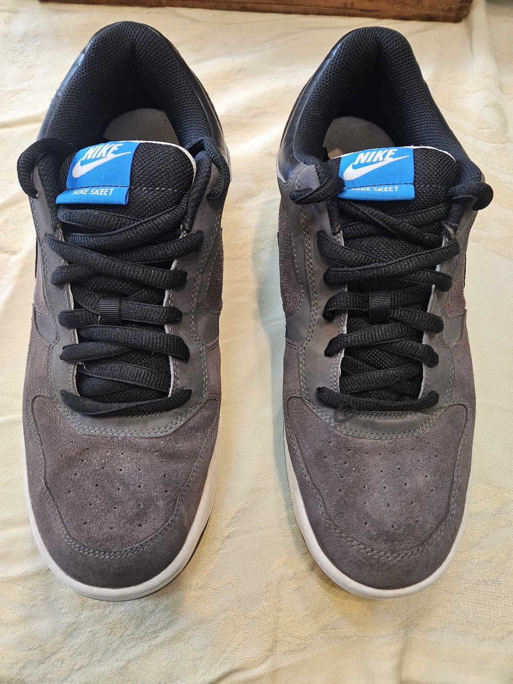 Nike Men’s Gray and Black Suede Skate Sneakers with Blue Logo (Size 12)